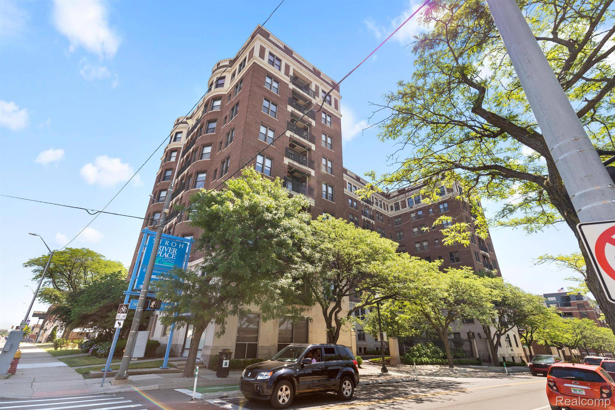 Detroit, MI 48207,2900 E Jefferson AVE #D700