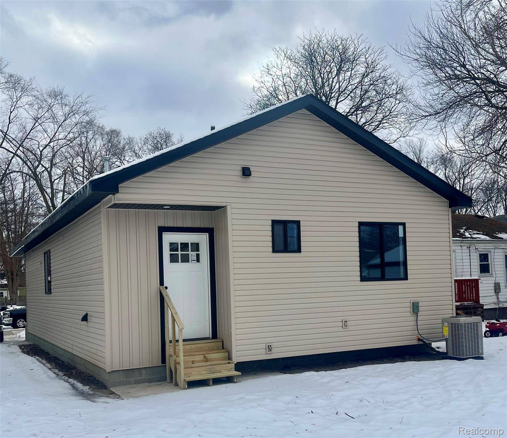 Hazel Park, MI 48030,1535 E Meyers AVE