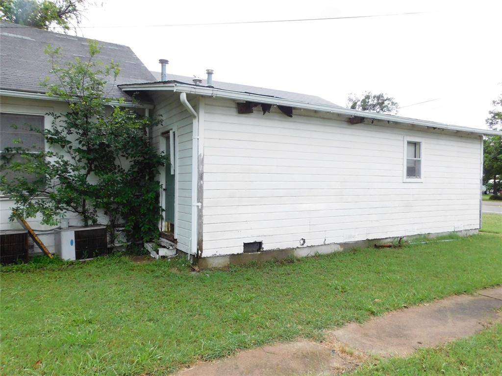 Hubbard, TX 76648,908 NE 4th Street