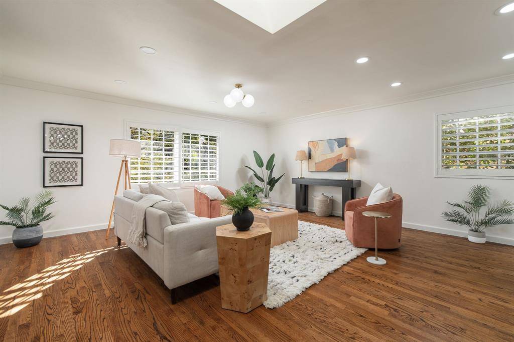 Dallas, TX 75238,9723 Broken Bow Road