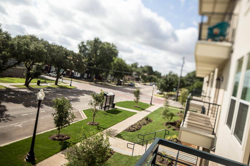 Dallas, TX 75208,801 N Bishop Avenue #1-102