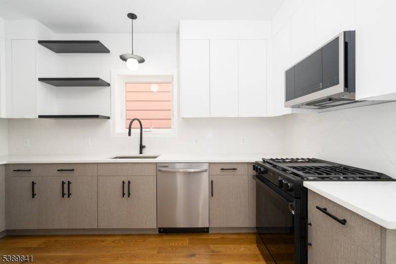 Jersey City, NJ 07304,67 Virginia Ave #2