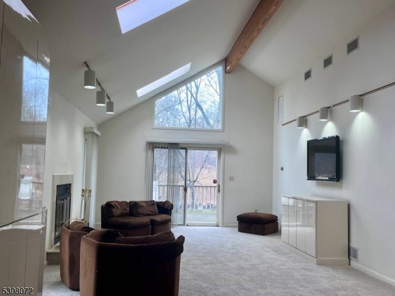 West Orange Twp., NJ 07052,7 Buckingham Rd