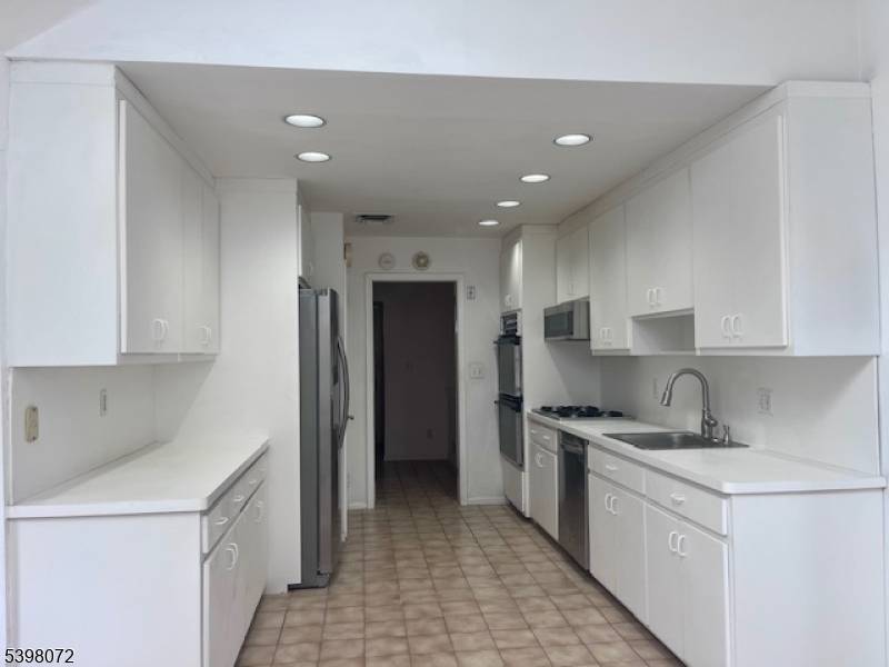 West Orange Twp., NJ 07052,7 Buckingham Rd