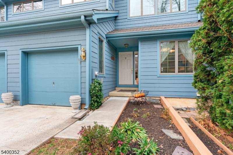 Lambertville City, NJ 08530,11 Sturbridge Ct