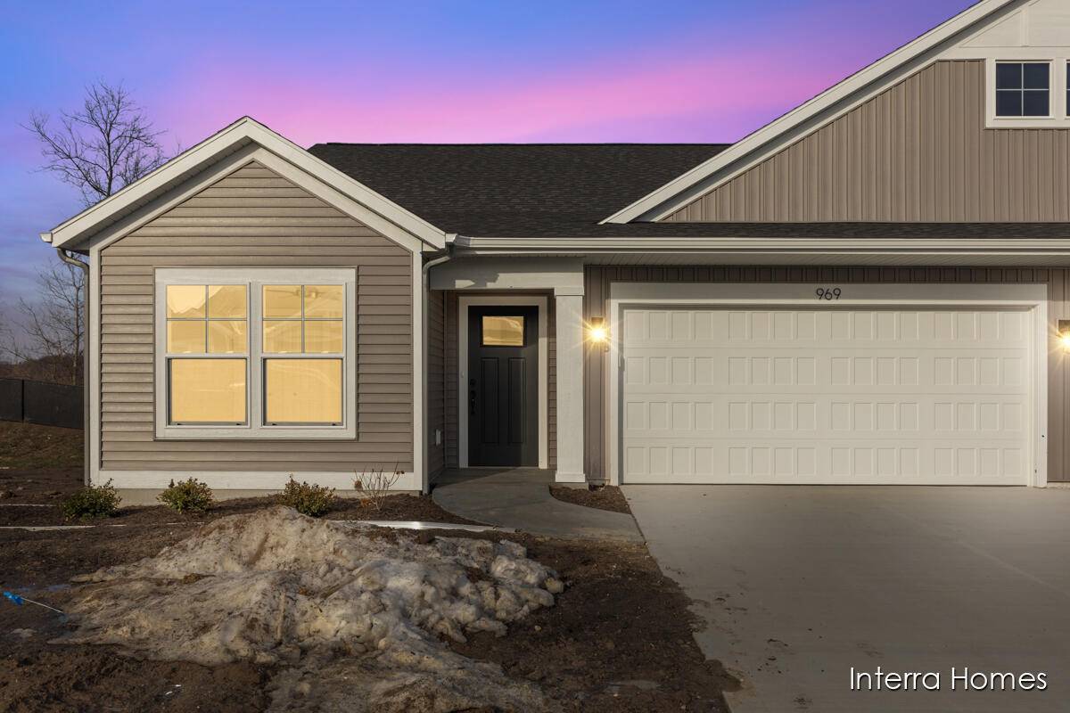 Comstock Park, MI 49321,969 NW Scioto DR NW #20