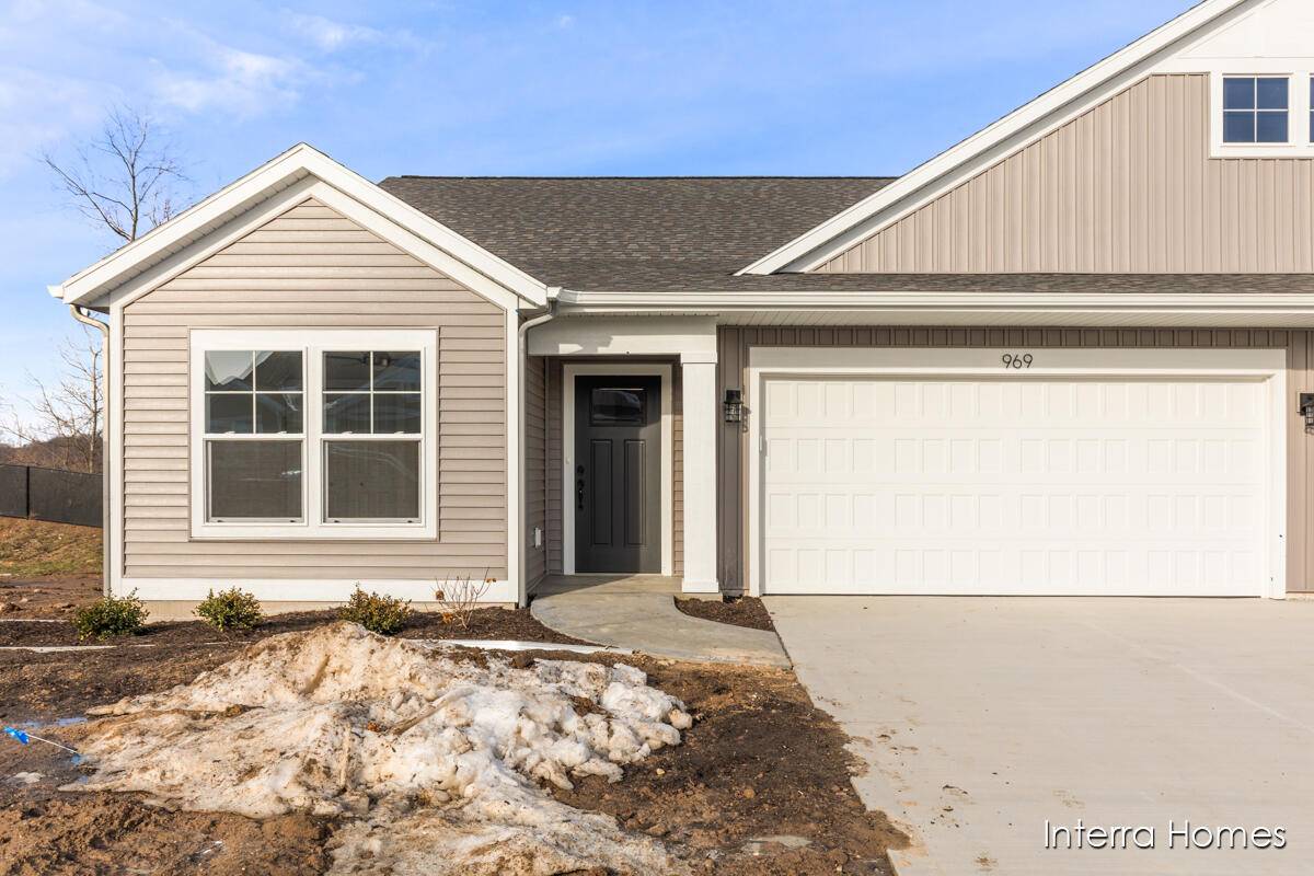 Comstock Park, MI 49321,969 NW Scioto DR NW #20