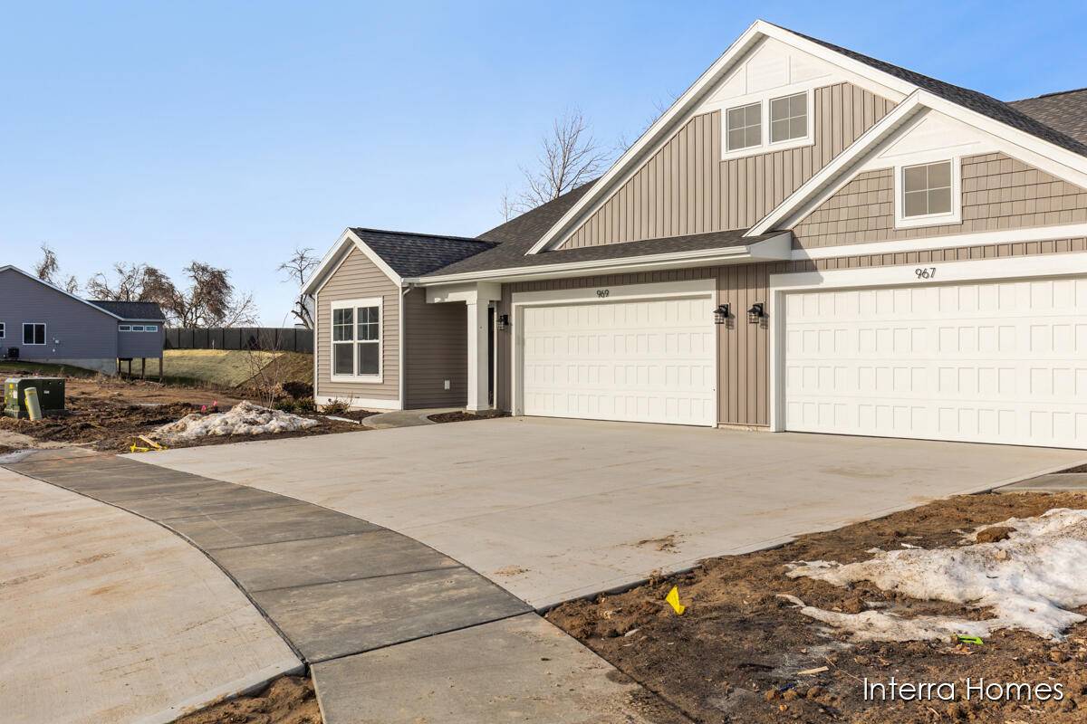 Comstock Park, MI 49321,969 Scioto DR NW #20