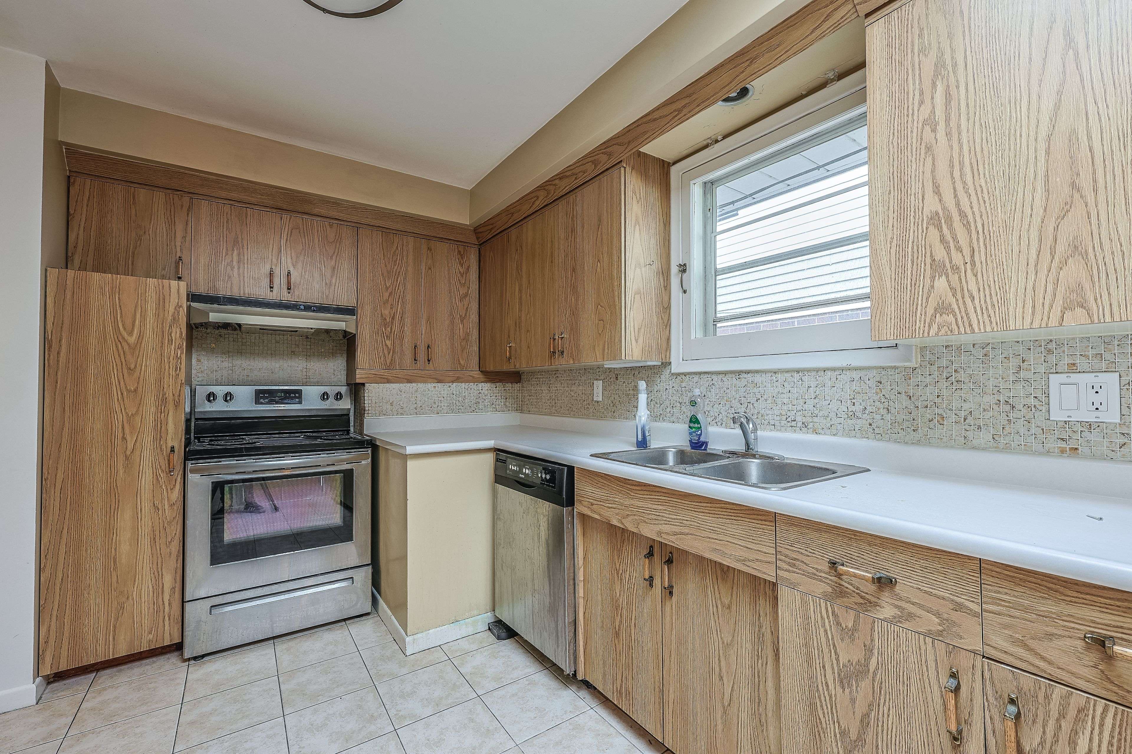 Toronto C07, ON M2N 1V9,241 Burnett AVE W #Main fl