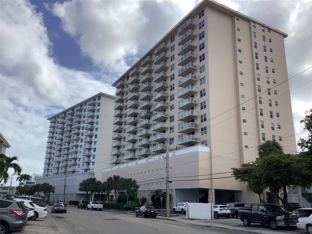 Hallandale Beach, FL 33009,437 Golden Isles Dr #8A