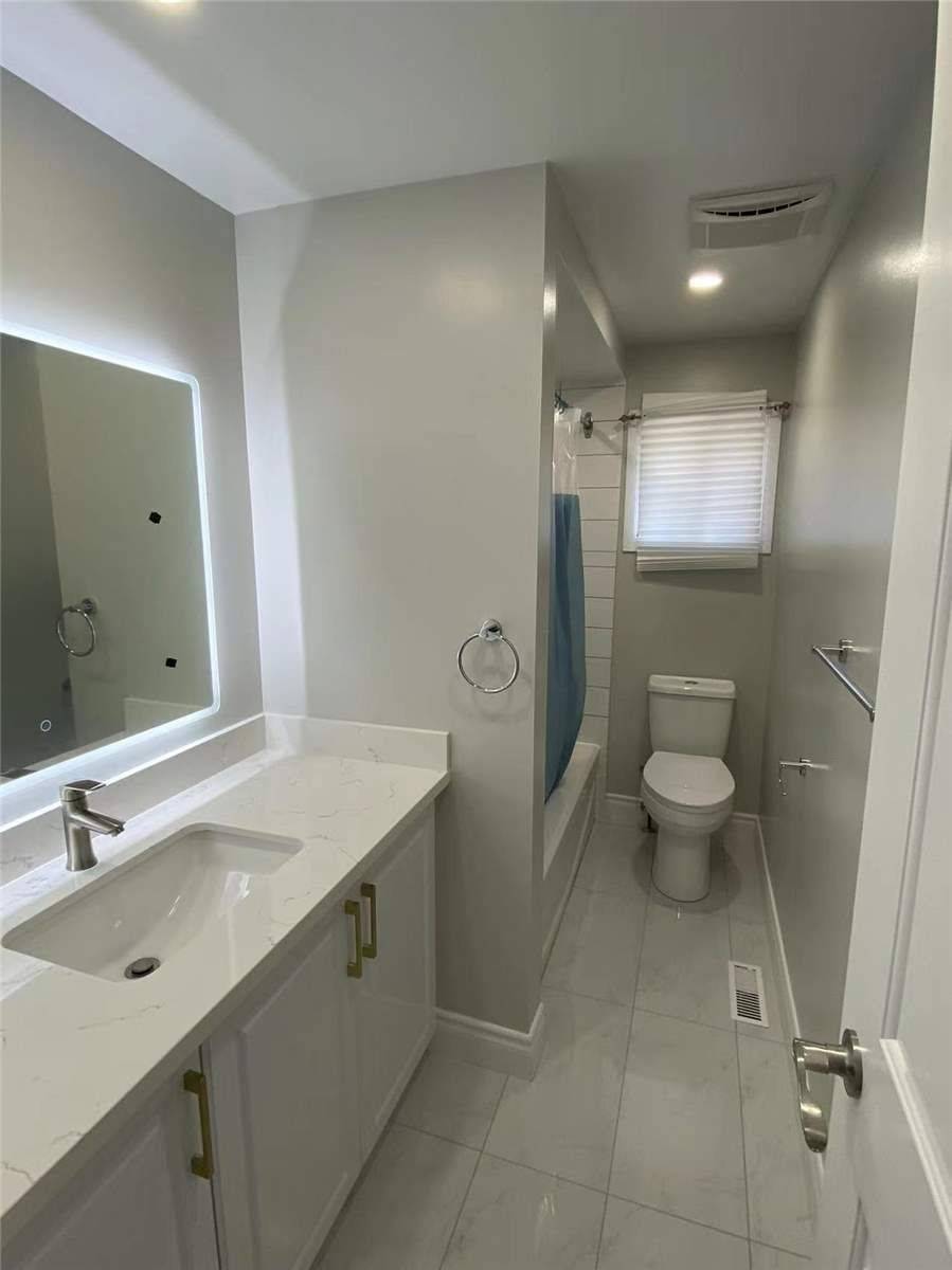 Oakville, ON L6M 3E2,1593 Parish LN