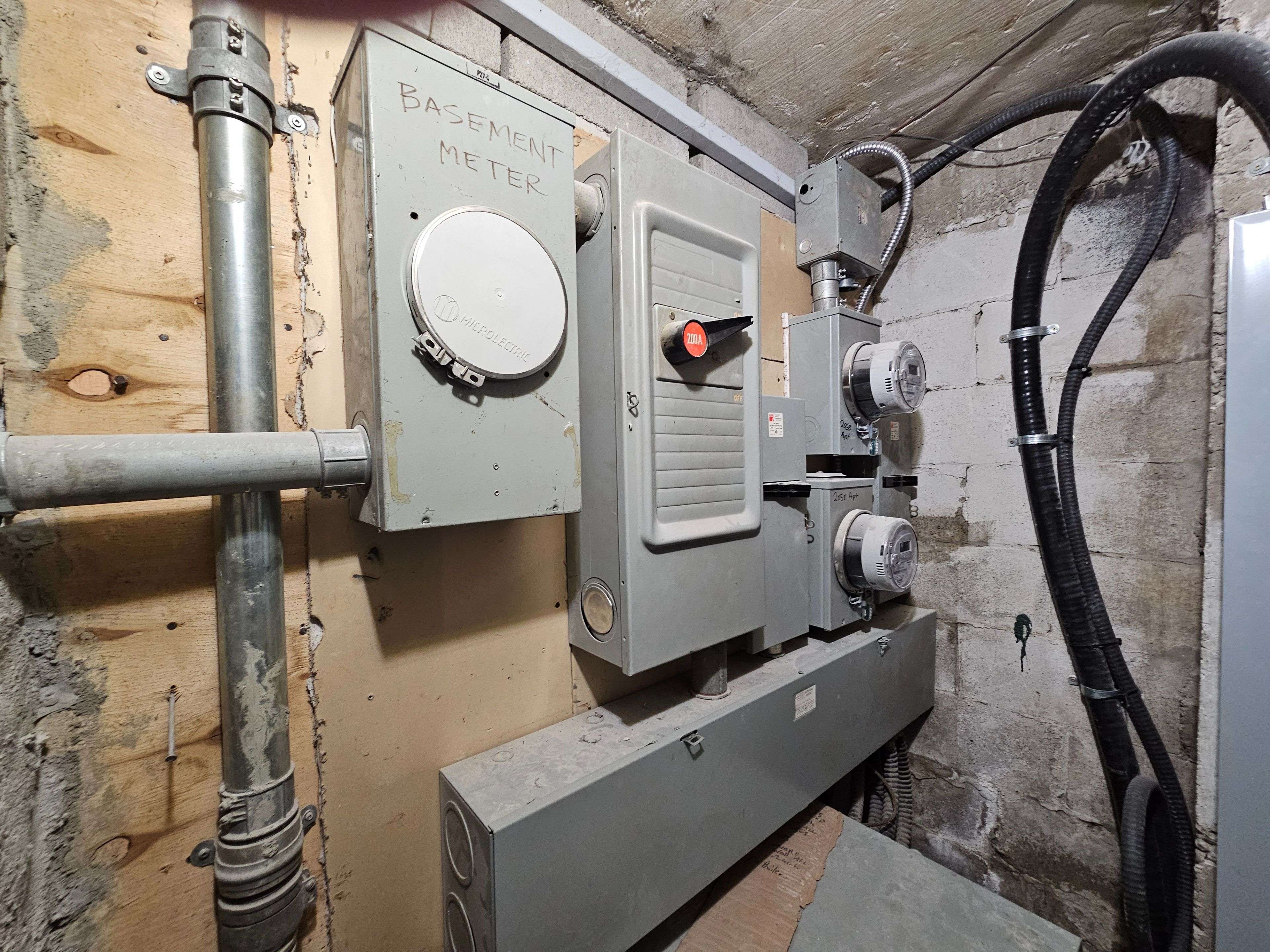 Toronto W03, ON M6E 3R6,2058 Dufferin ST #Ground