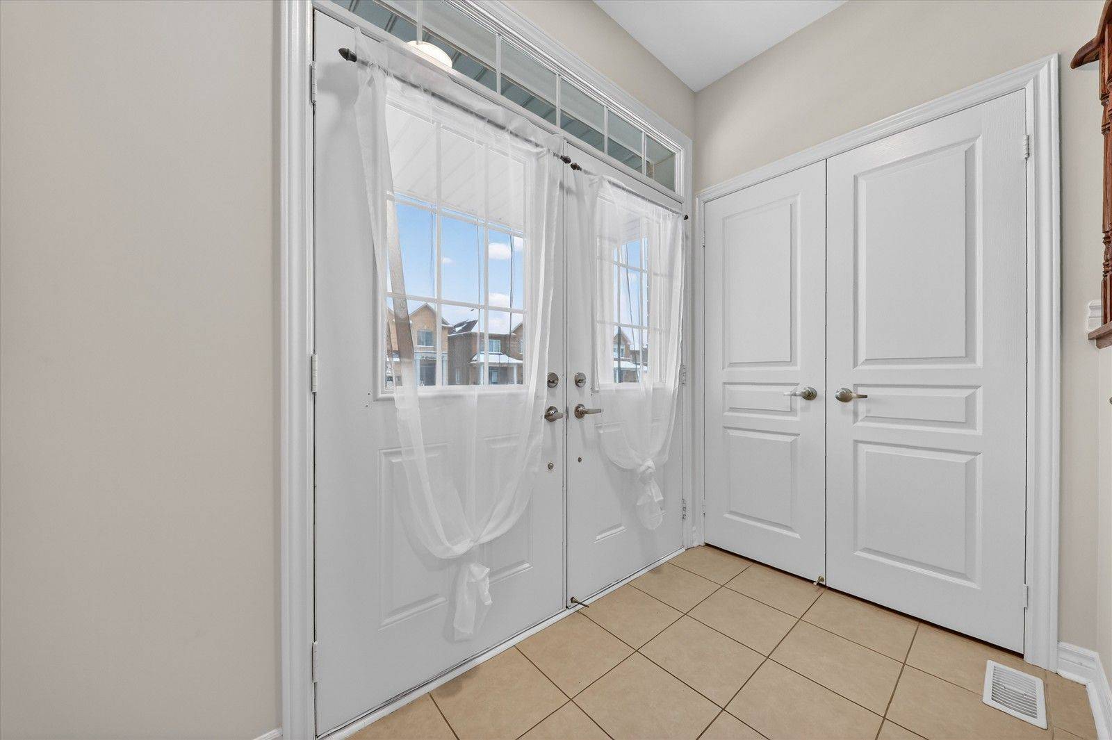 Caledon, ON L7C 4A1,26 Newhouse BLVD