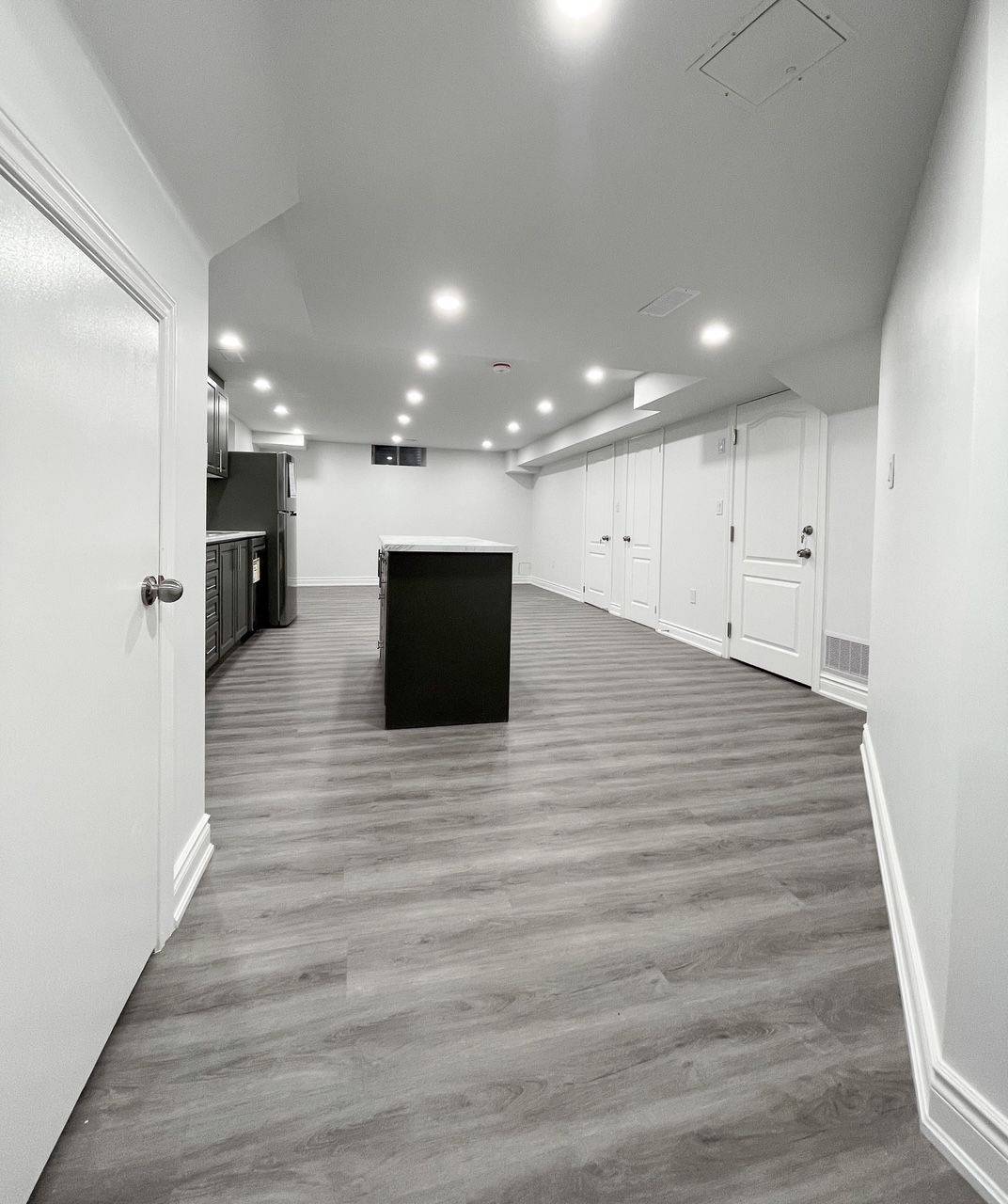 Hamilton, ON L9B 0B5,24 San Felice LN #Basement