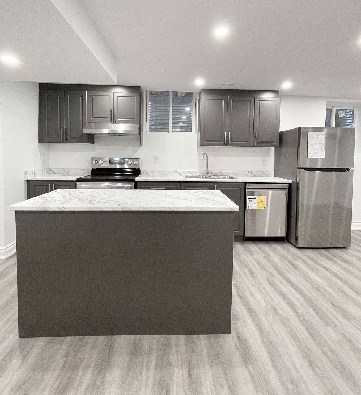 Hamilton, ON L9B 0B5,24 San Felice LN #Basement