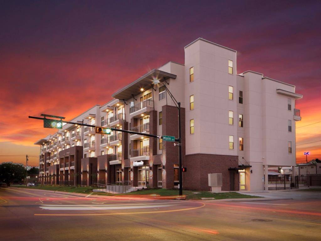 Roanoke, TX 76262,108 N US 377 #301