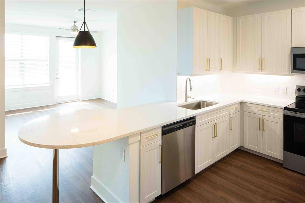 Roanoke, TX 76262,108 N US 377 #301