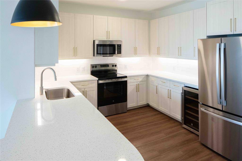 Roanoke, TX 76262,108 N US 377 #301