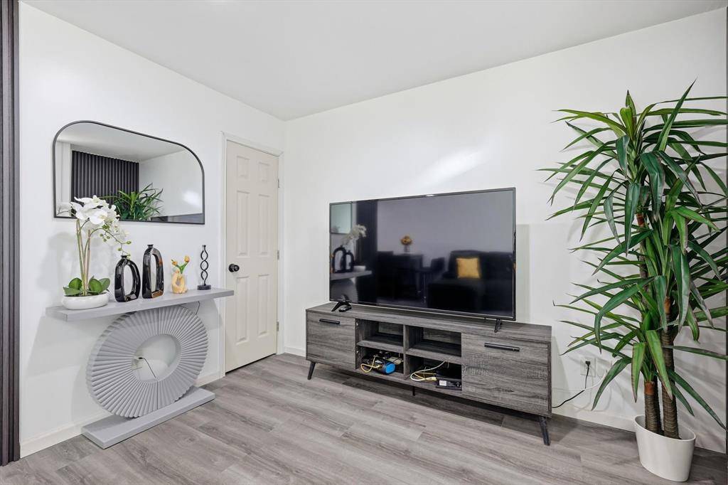 Dallas, TX 75220,9829 Park Lane Court #B