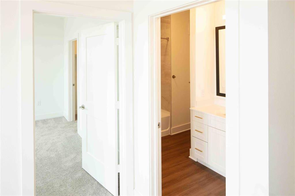 Roanoke, TX 76262,108 N US 377 #201