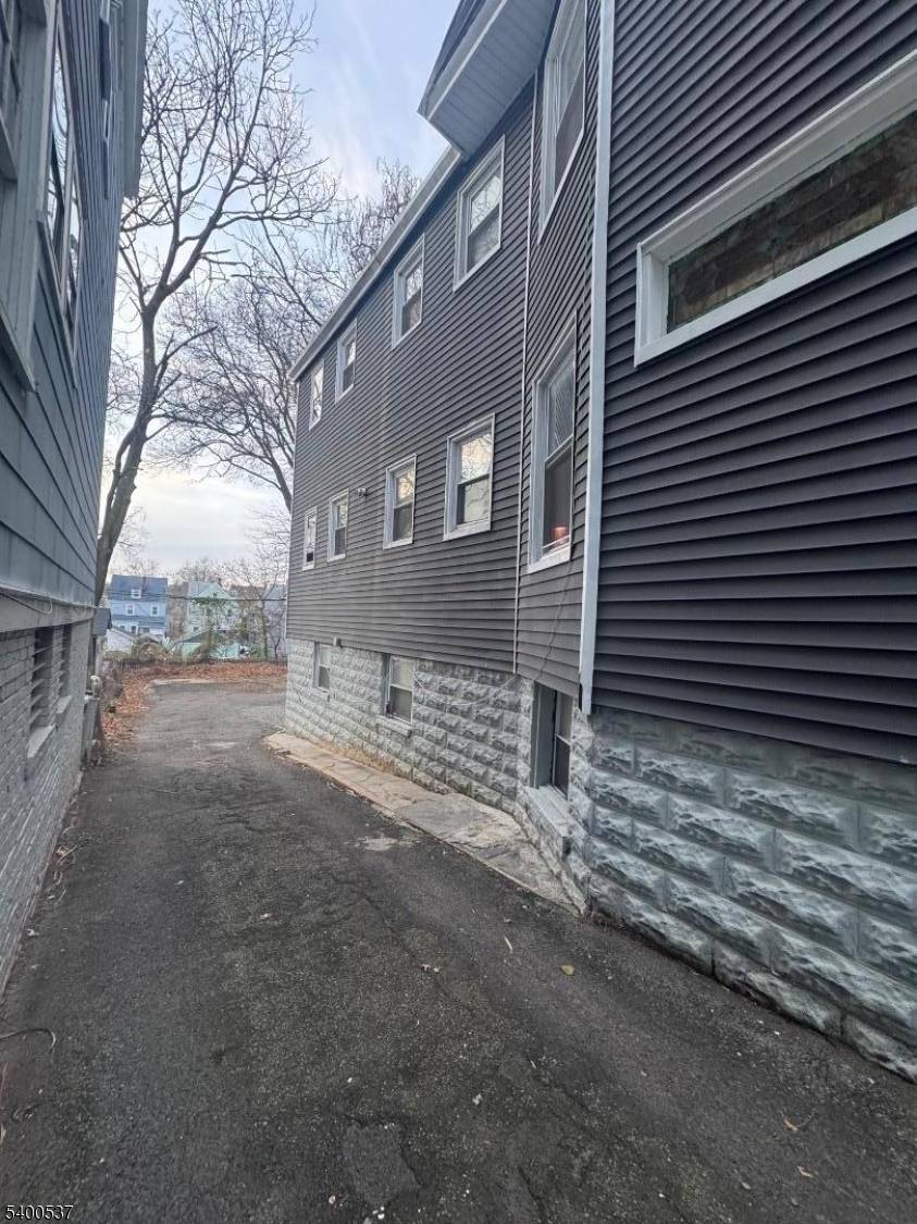 East Orange City, NJ 07017,107 N Maple Ave