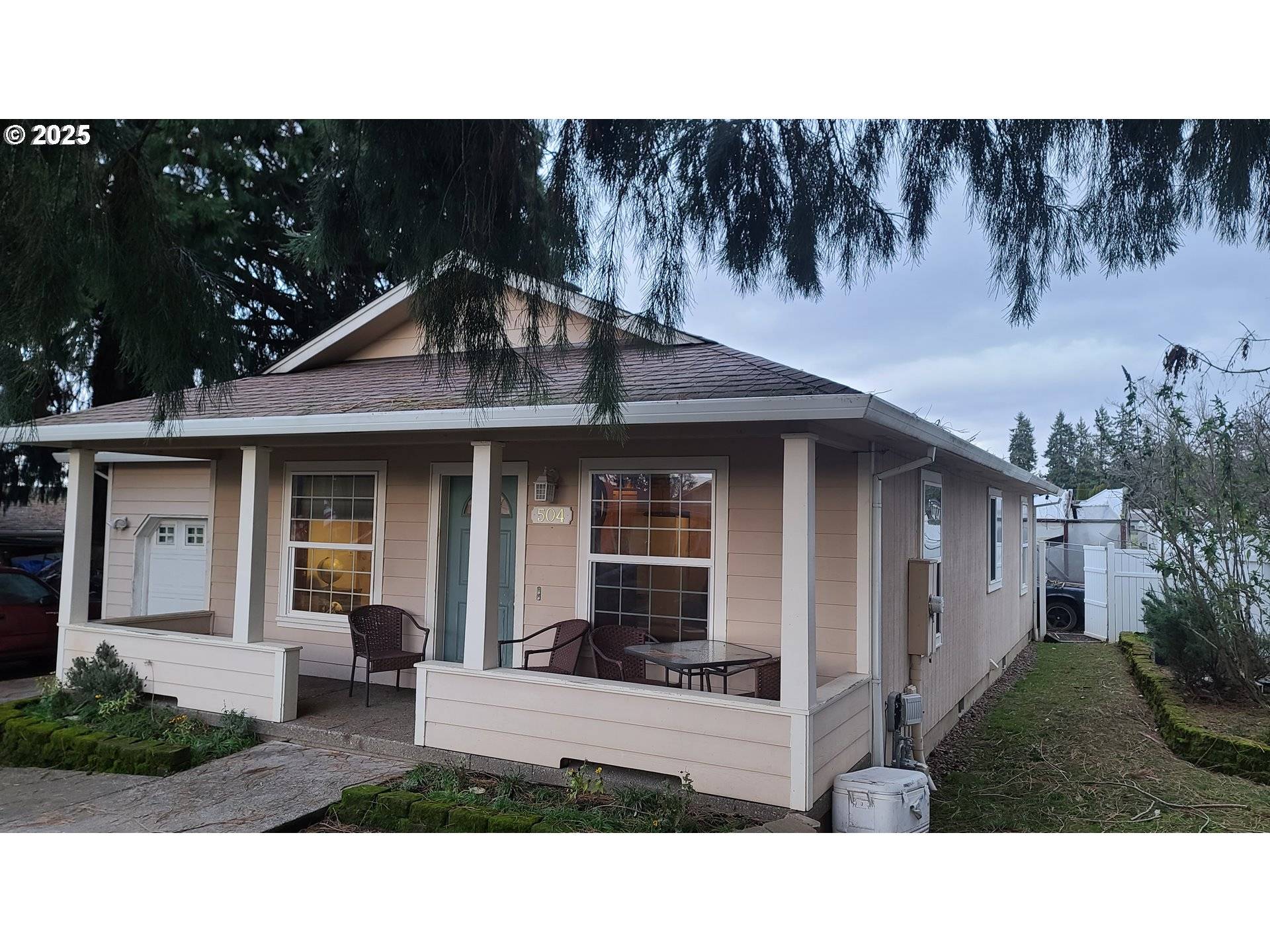 Silverton, OR 97381,504 WALL ST