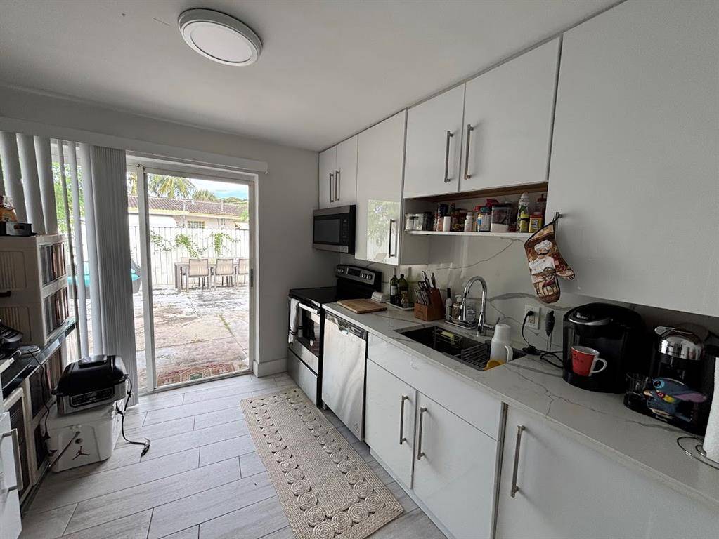 Pompano Beach, FL 33064,1571 NE 28th Ct