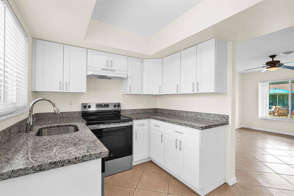 Oakland Park, FL 33334,1658 NE 34th Street #A