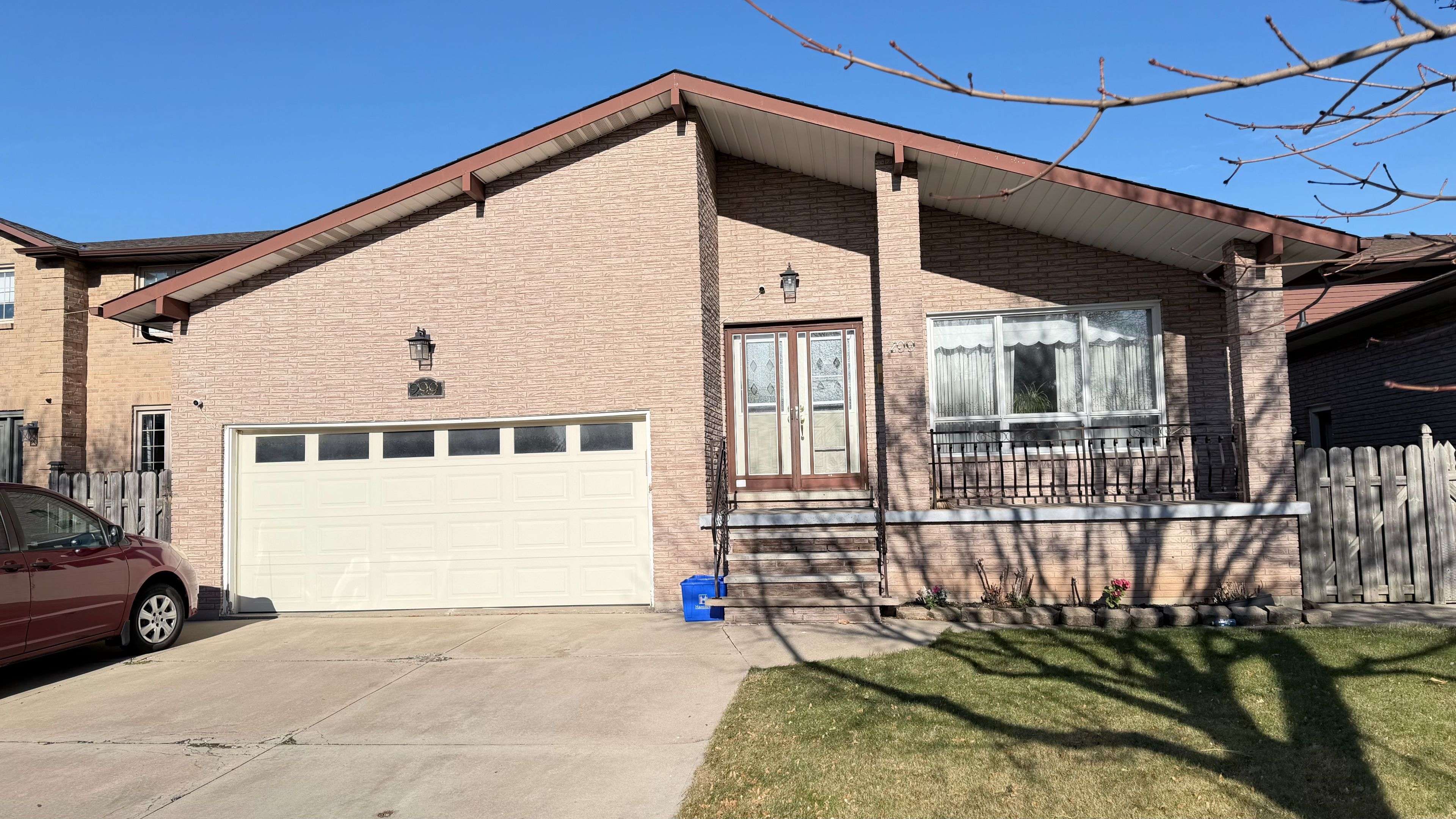 Hamilton, ON L8E 4M2,299 Hemlock AVE #lower