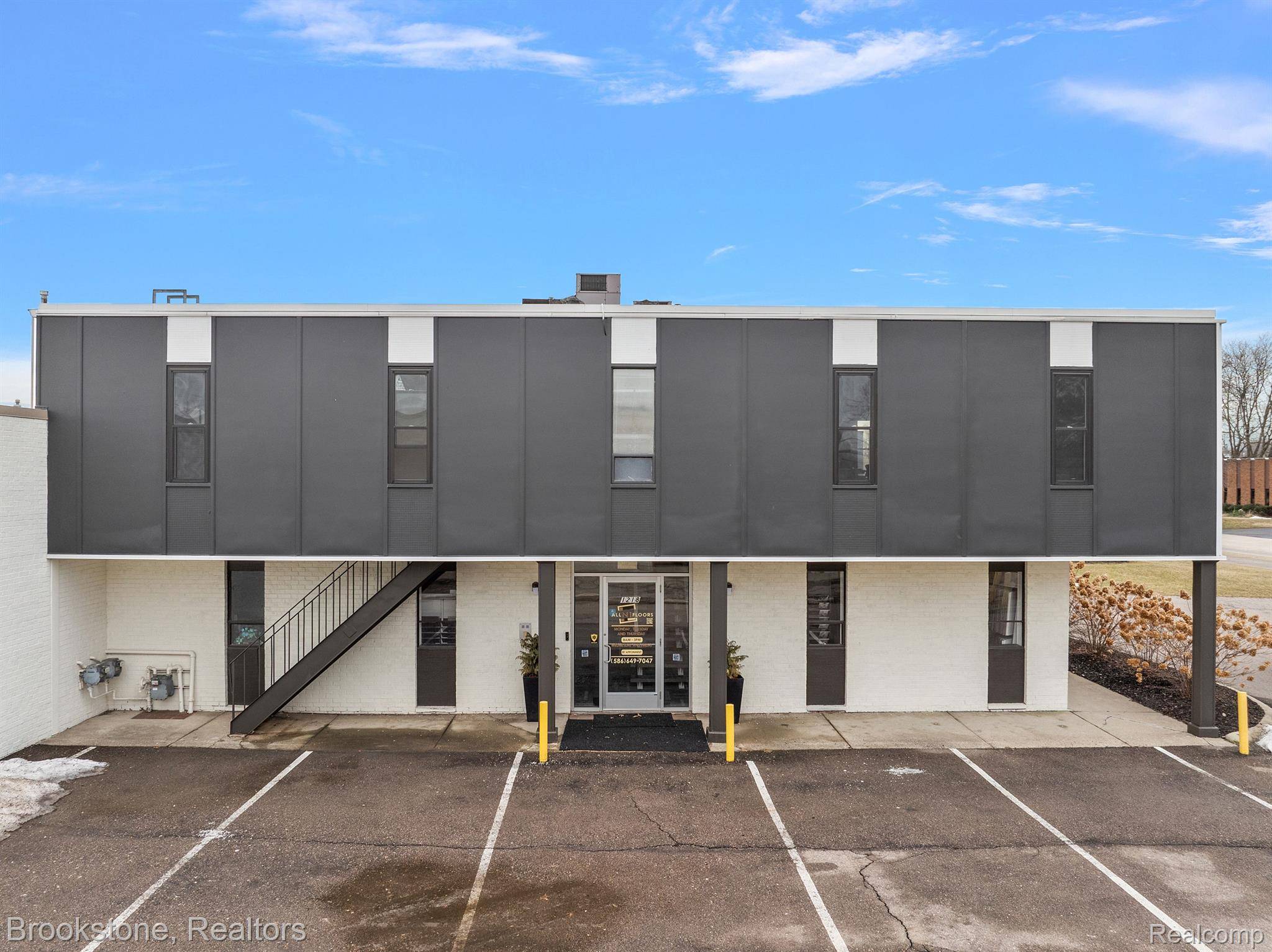 Troy, MI 48083,1216 COMBERMERE DR