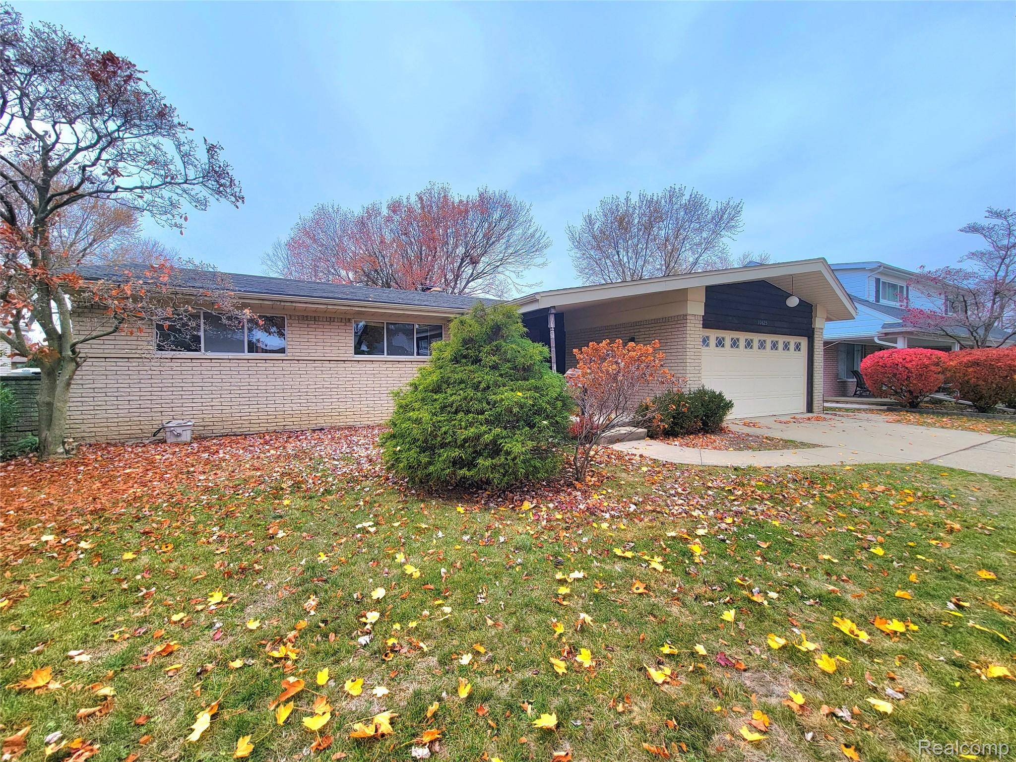 Warren, MI 48093,30625 Cedars DR