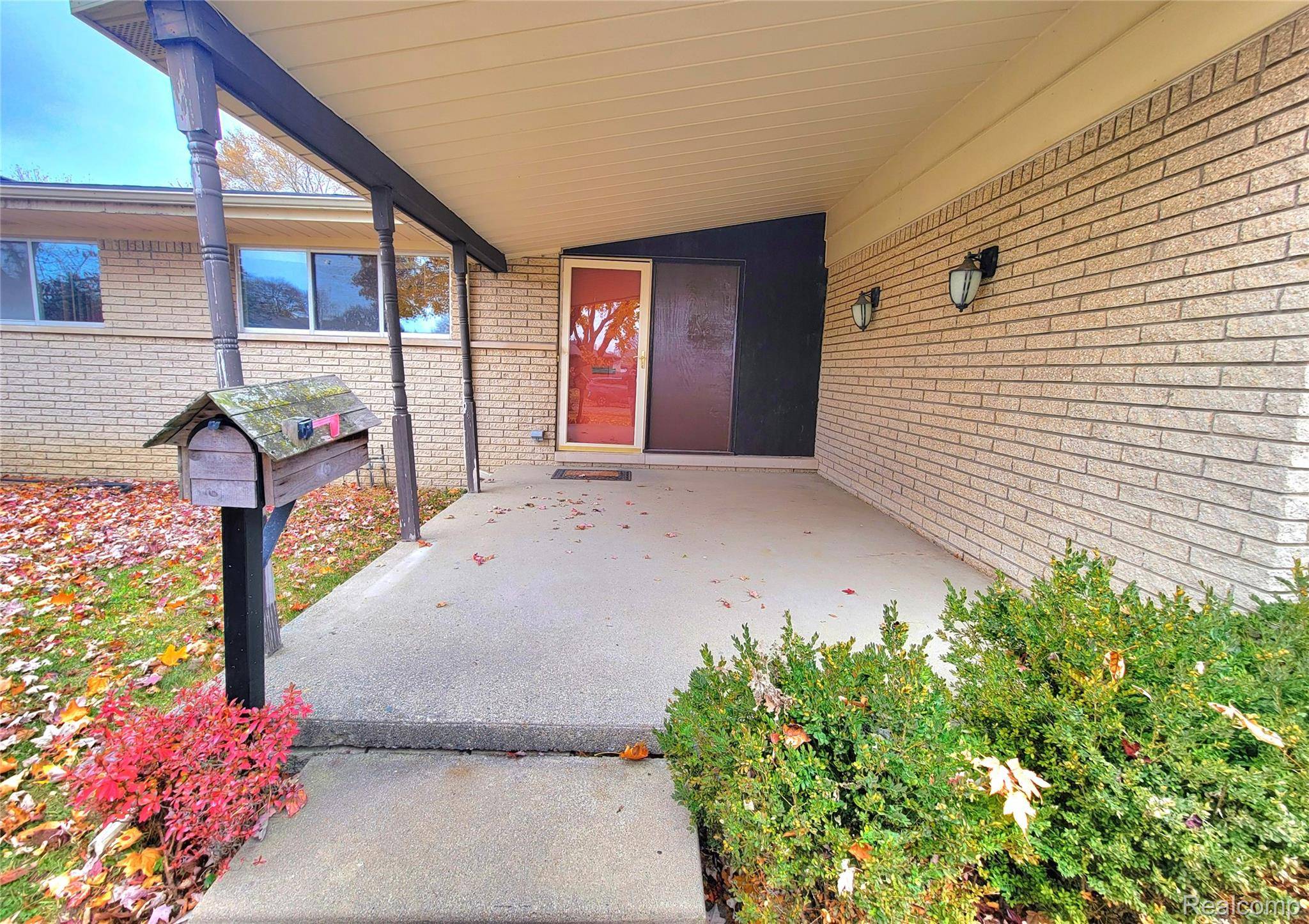 Warren, MI 48093,30625 Cedars DR