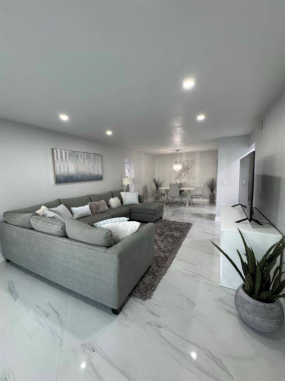 Fort Lauderdale, FL 33308,6379 Bay Club Dr #2