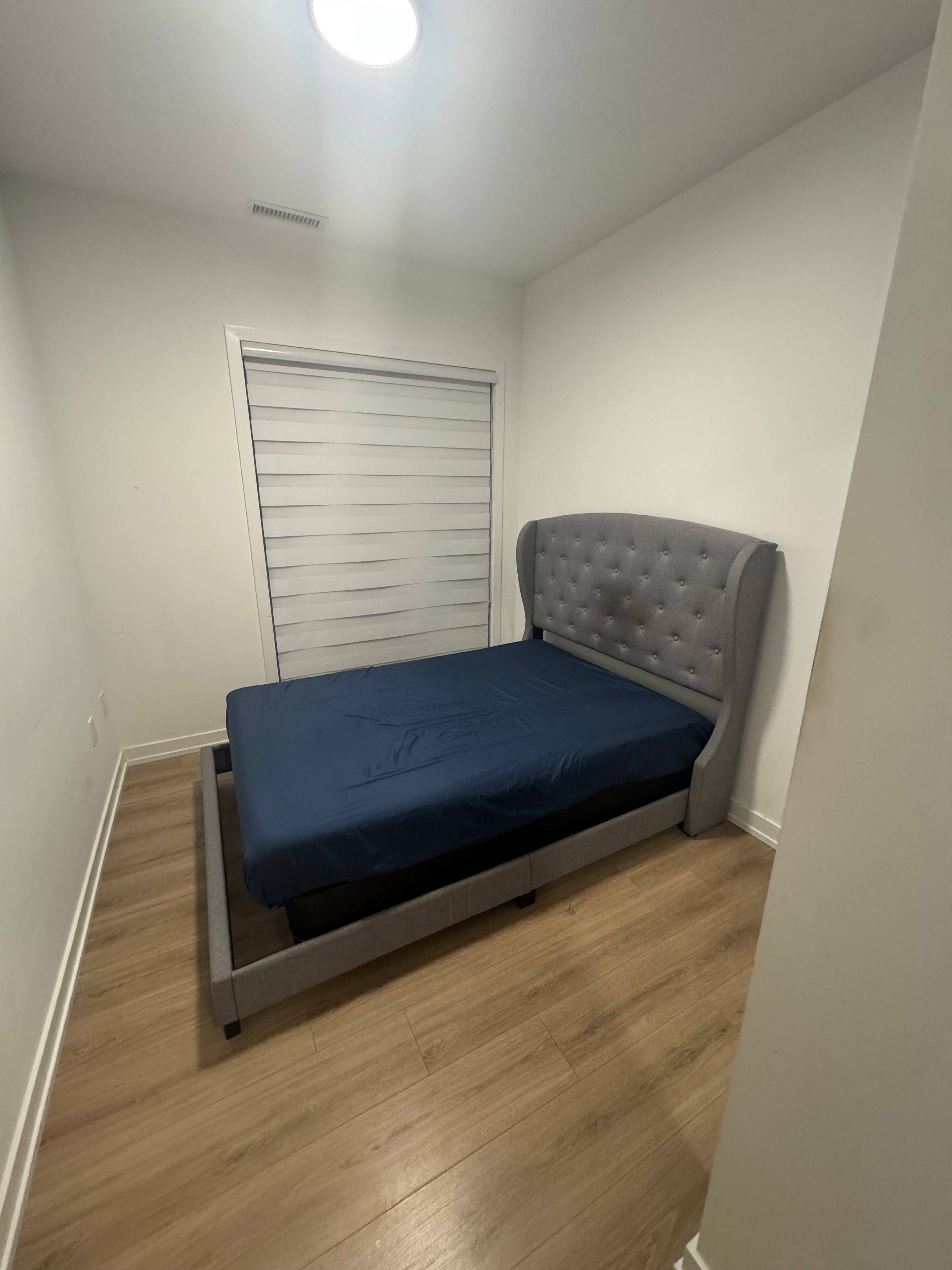 Brampton, ON L7A 5L5,20 Lagerfeld DR #B13