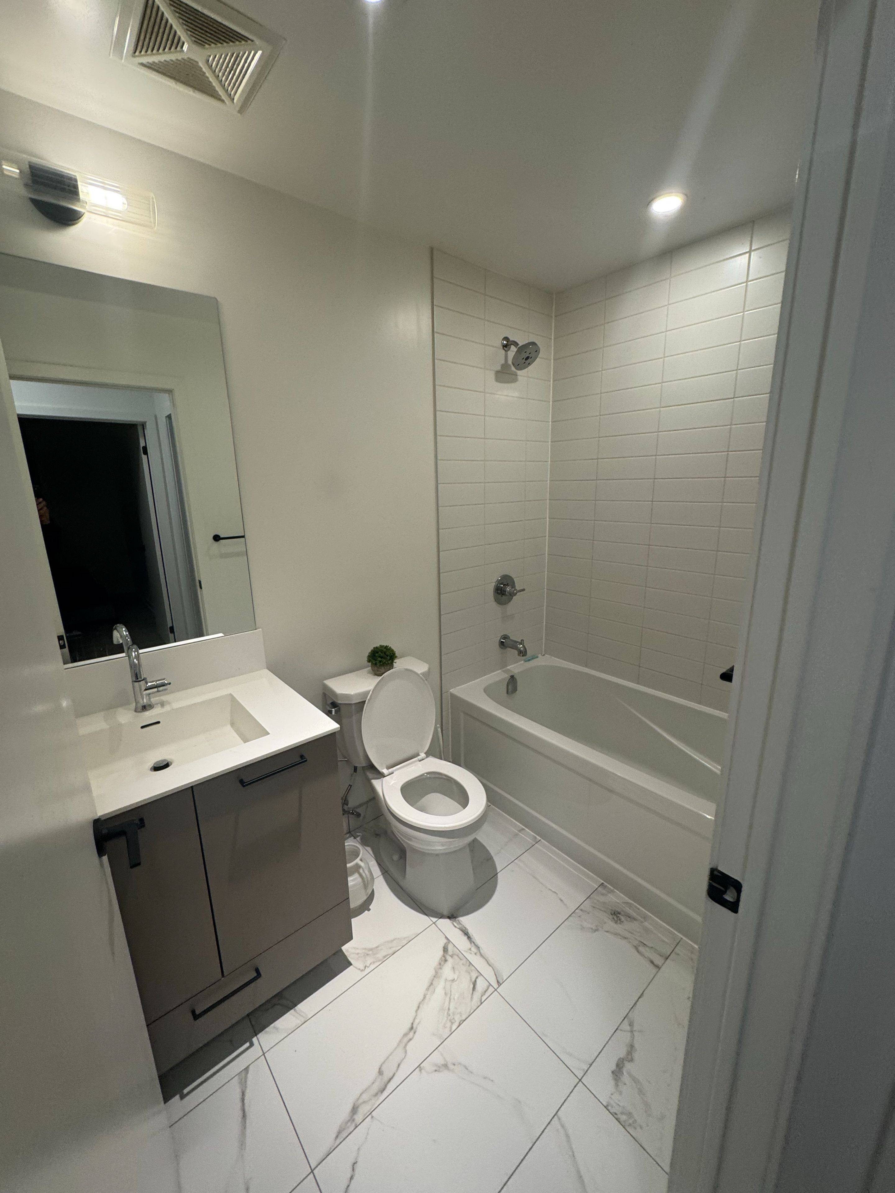 Brampton, ON L7A 5L5,20 Lagerfeld DR #B13