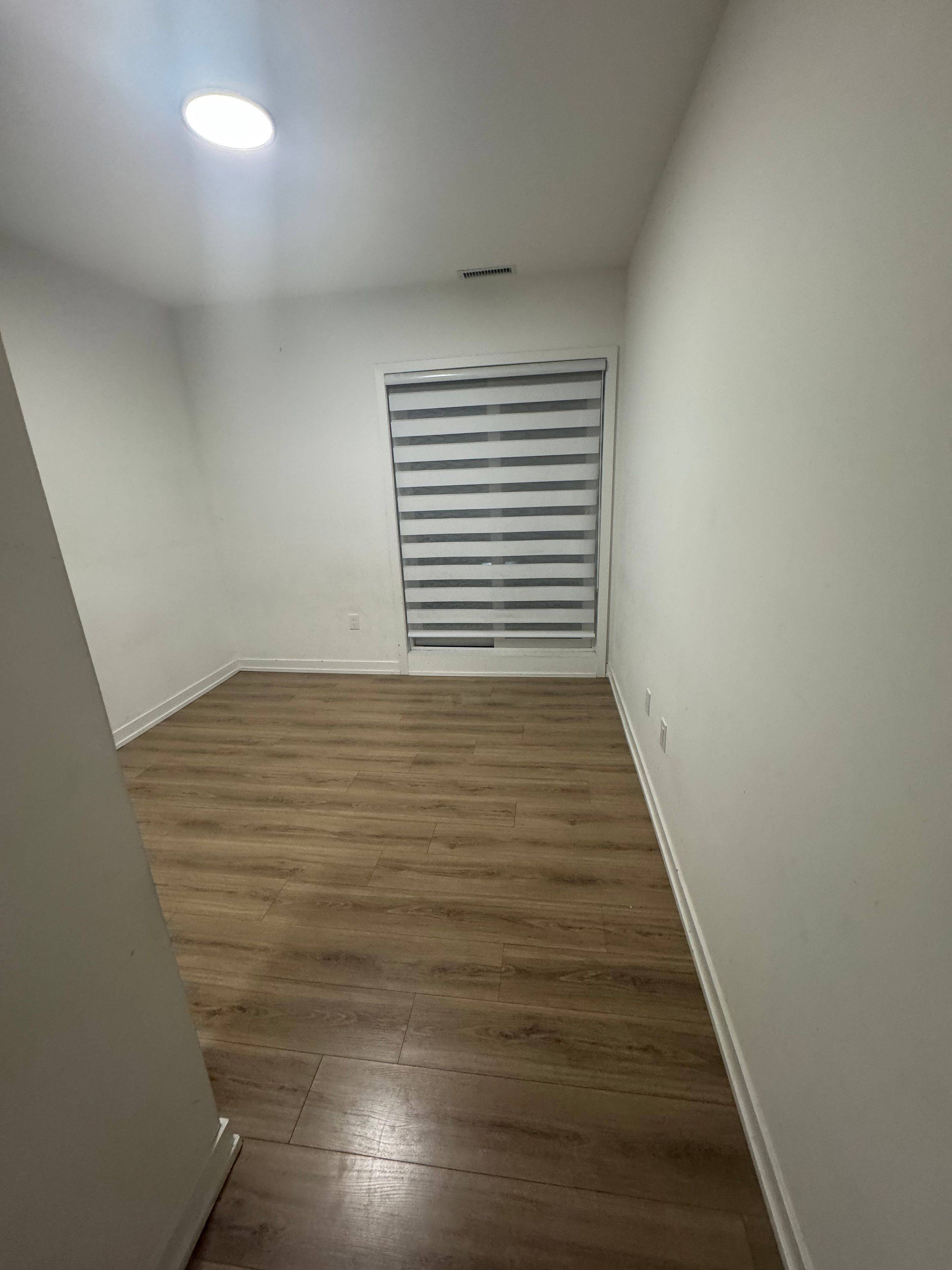 Brampton, ON L7A 5L5,20 Lagerfeld DR #B13