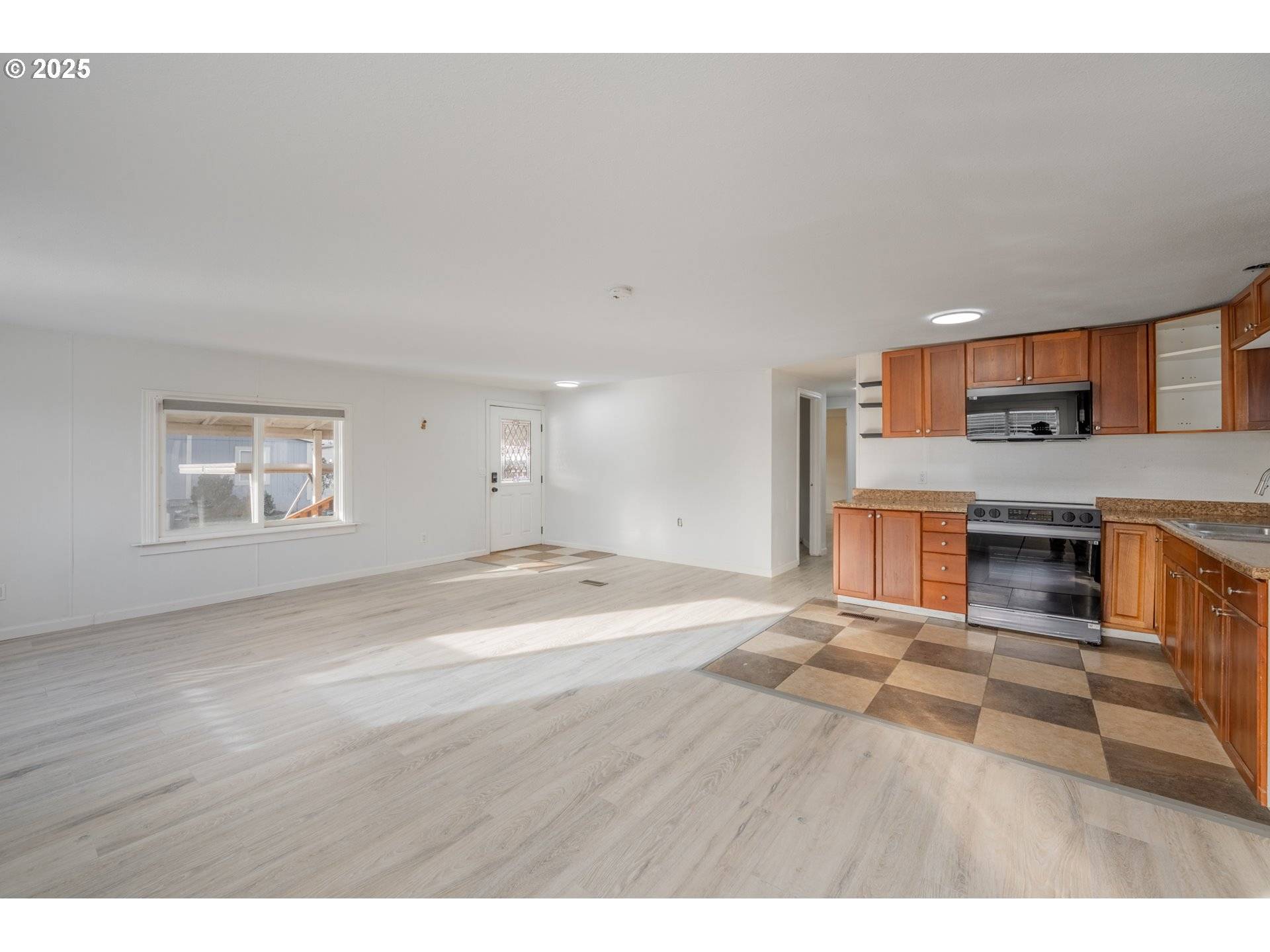 Hubbard, OR 97032,3289 ASH ST #61