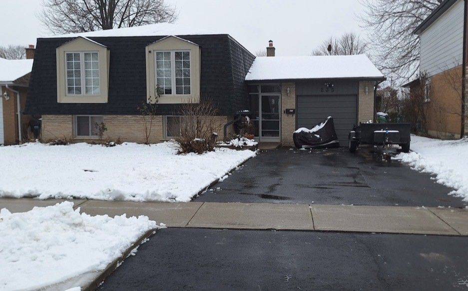 Mississauga, ON L5B 1Z1,235 Louis DR