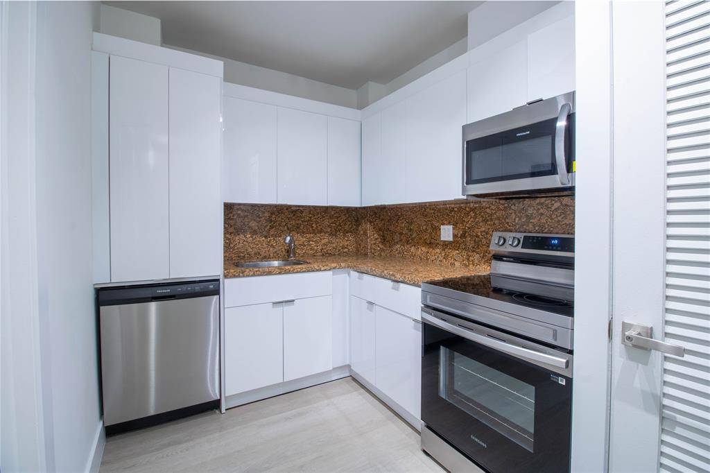 Fort Lauderdale, FL 33316,2424 SE 17th St #305B