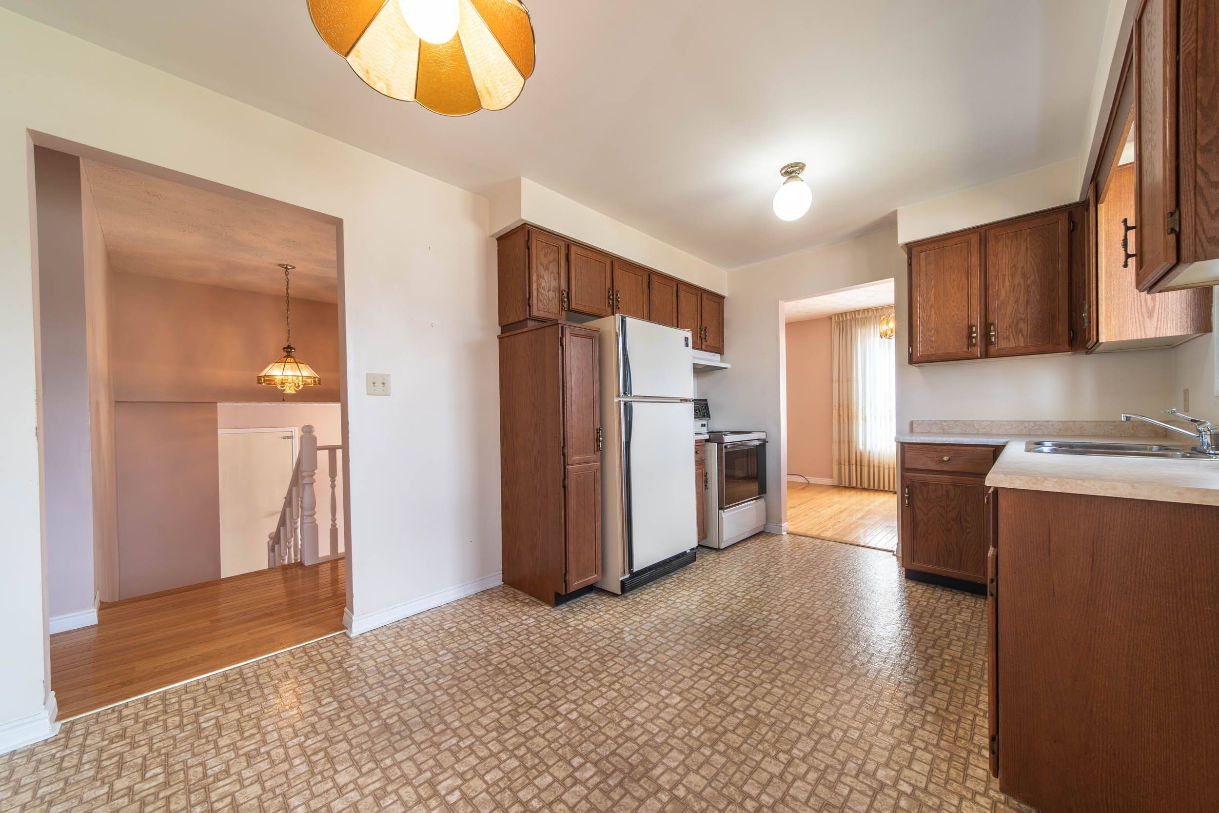 Niagara Falls, ON L2J 1Z4,6399 Riall ST