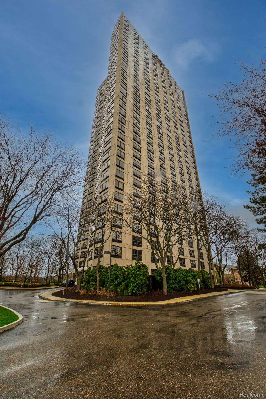 Southfield, MI 48075,5000 TOWN CTR #2205