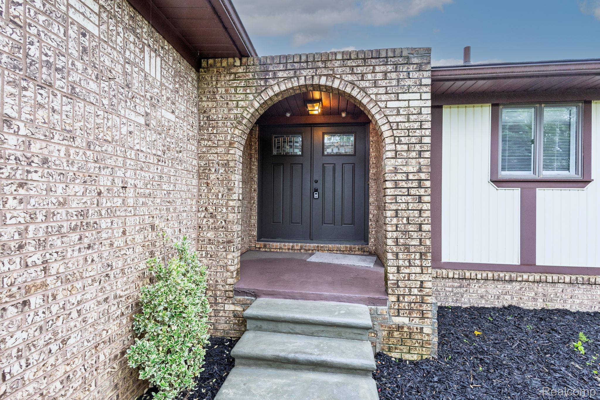 New Hudson, MI 48165,59663 PETTENGILL DR