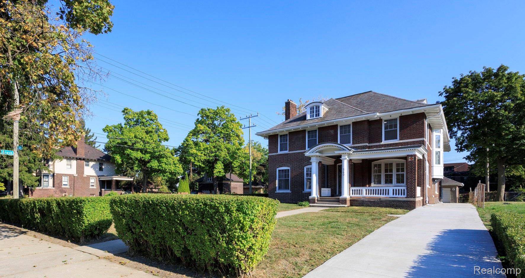 Detroit, MI 48202,360 E Boston BLVD