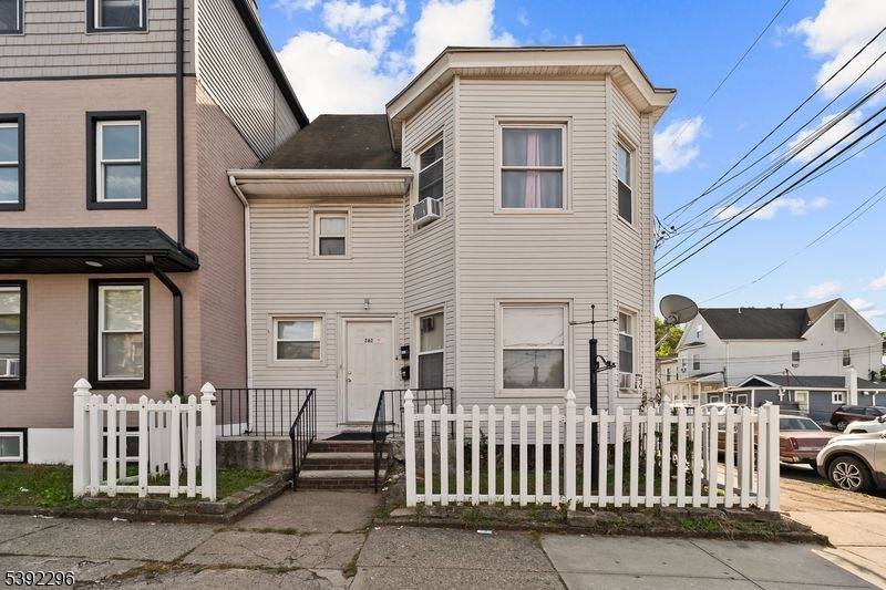 Paterson City, NJ 07502,262 Union Ave