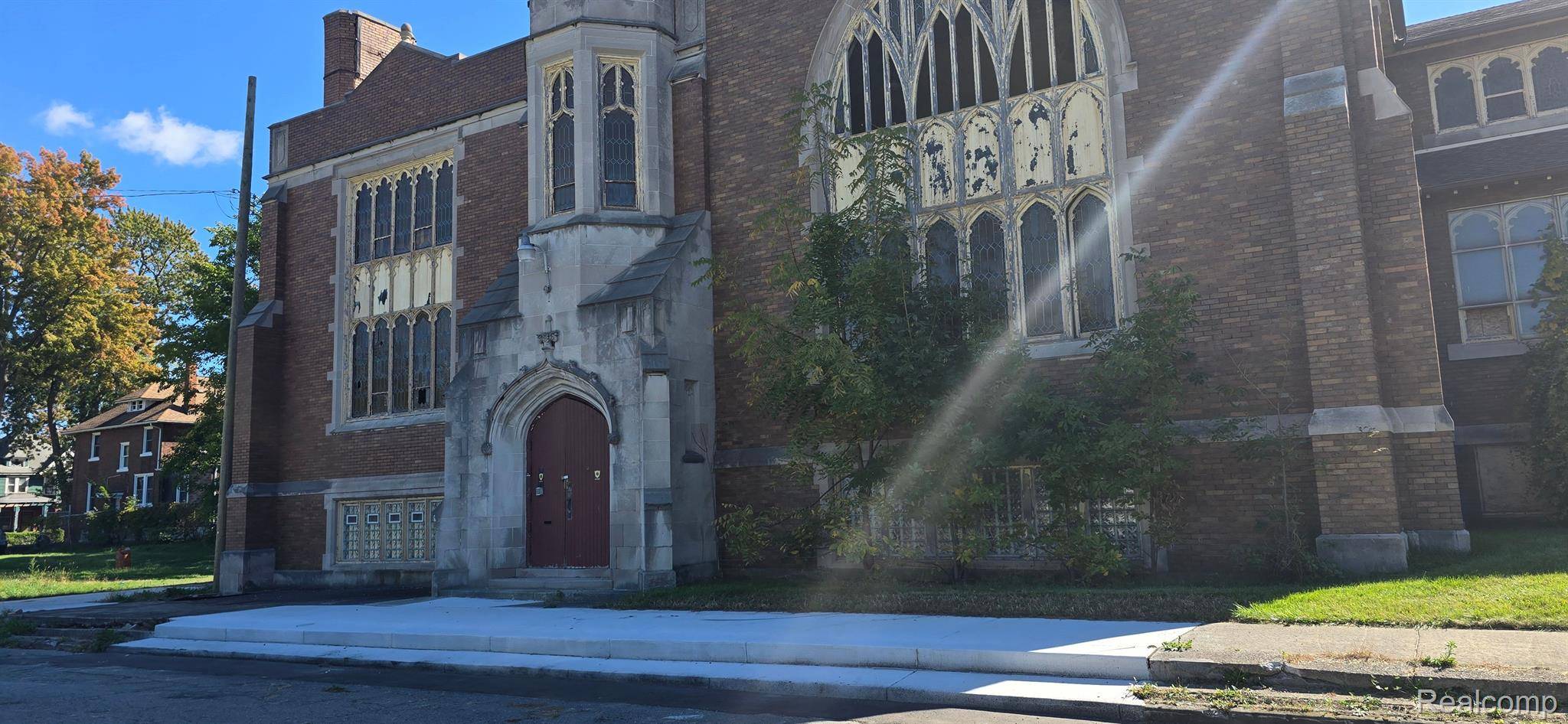 Detroit, MI 48207,740 E GRAND BLVD