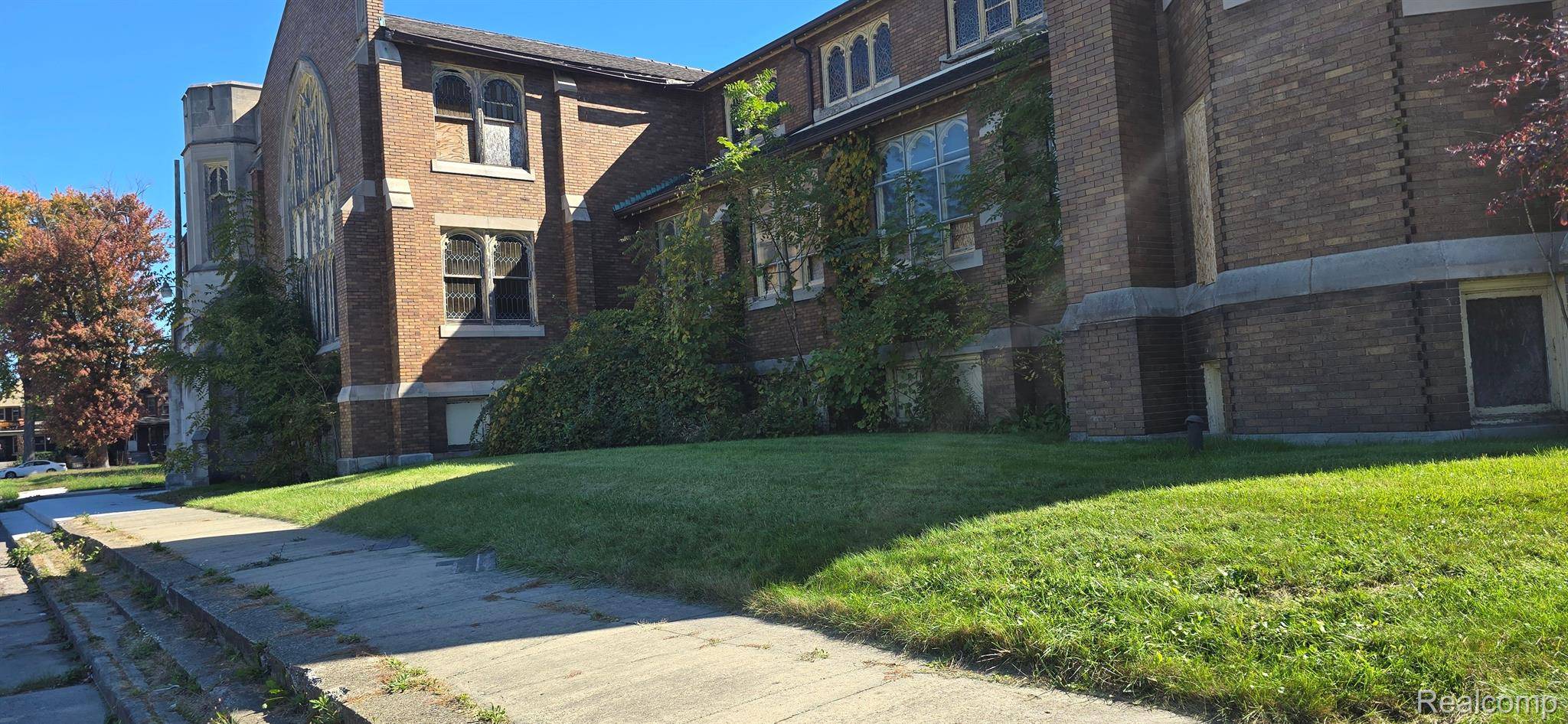 Detroit, MI 48207,740 E GRAND BLVD