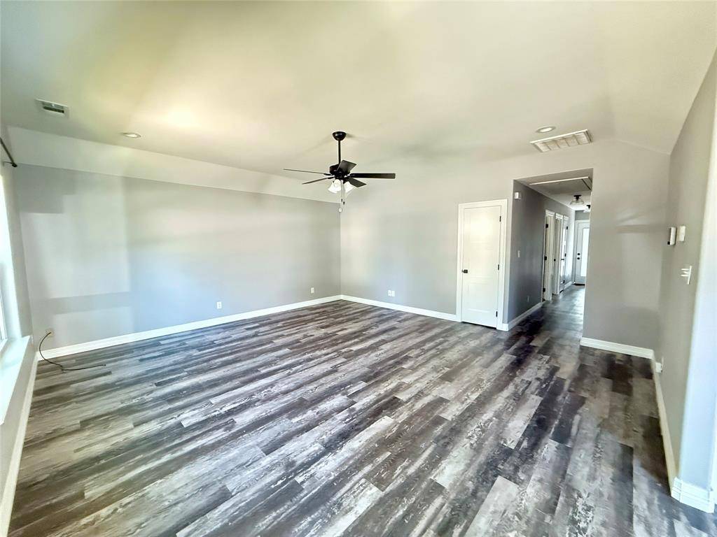 Gainesville, TX 76240,527 N Chestnut Street