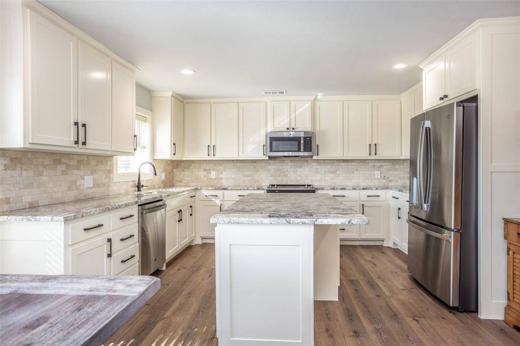 Lake Kiowa, TX 76240,230 Navajo Trail