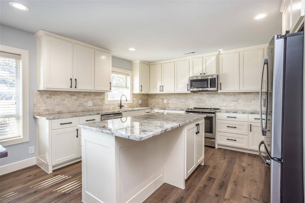 Lake Kiowa, TX 76240,230 Navajo Trail