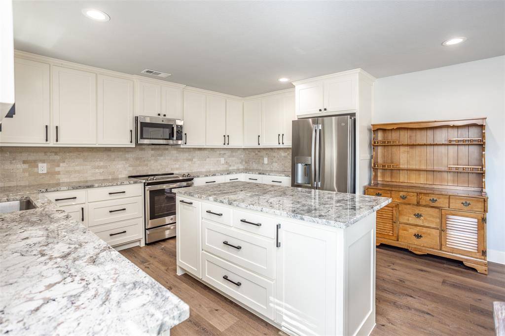 Lake Kiowa, TX 76240,230 Navajo Trail